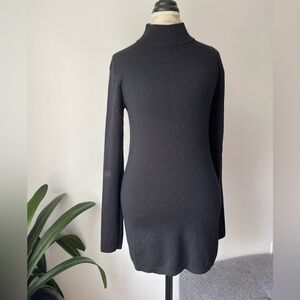Uniqlo U mock neck knit sweater
Size: XS